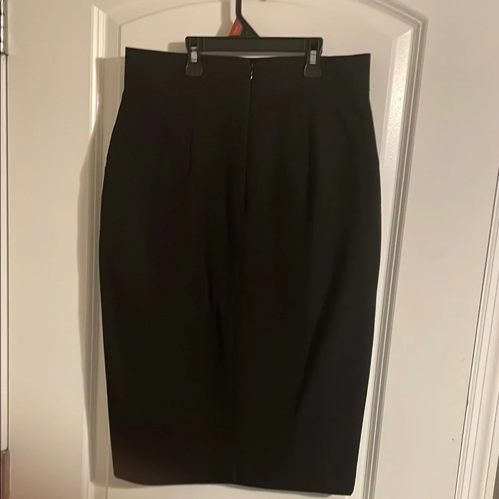 Elegant Black Skirt with Gold Accents - Picture 7 of 10